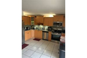 17000 Nw 67th Ave 202, Hialeah