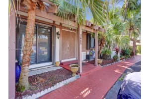 2665 S Parkview Dr, Hallandale Beach