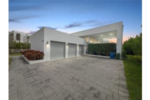 16582 S Botaniko Dr S, Weston