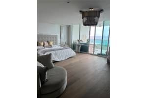 20201 E Country Club Dr 2808-2809, Aventura