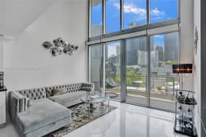 92 Sw 3rd St 905, Miami