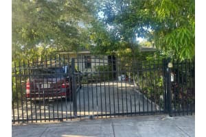 1845 Nw 44th St, Miami