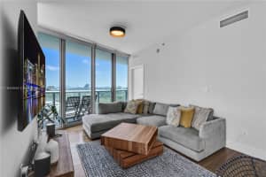 888 Biscayne Boulevard 812, Miami