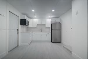 595 Nw 139th Ter 2, North Miami