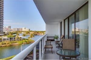 20515 E Country Club Dr 1449, Aventura