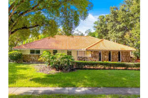 7210 W Troon Cir, Miami Lakes