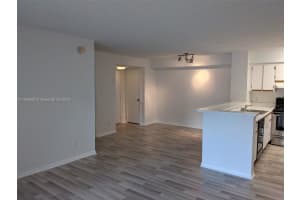 560 S Park Rd 13-7, Hollywood