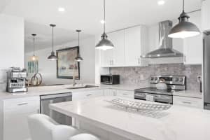 555 Banyan Tree Ln 206, Delray Beach
