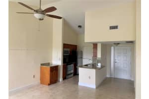 2841 N Oakland Forest Dr 304, Oakland Park