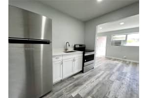 808 Nw 7th Ter 2, Hallandale Beach