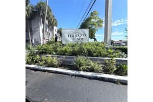 2750 W 76th St 104, Hialeah
