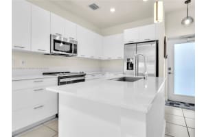 8001 Nw 41st St F-404, Doral