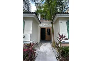 954 Ne 42nd Ter, Homestead