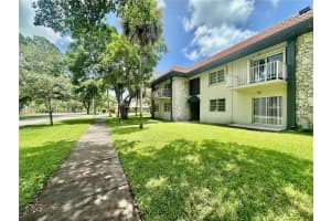 6530 Lake Patricia Dr E13, Miami Lakes