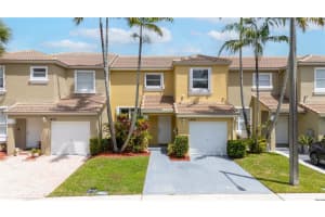 1445 Nw 154th Ln, Pembroke Pines
