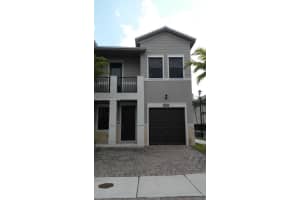 10476 Nw 61st St, Doral