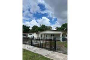 2040 Nw 185th Ter, Miami Gardens