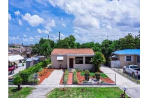 52 E 50th Pl, Hialeah