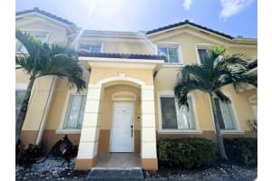 7020 Nw 177th St B102, Miami Lakes