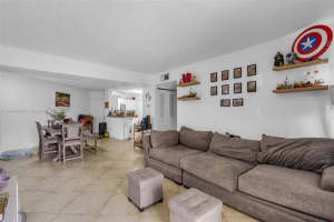 6288 Nw 186th St 111, Hialeah
