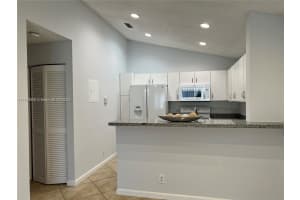 151 Sw 95th Ter 202, Pembroke Pines