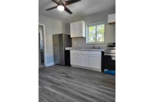 123 Nw 59th St C, Miami