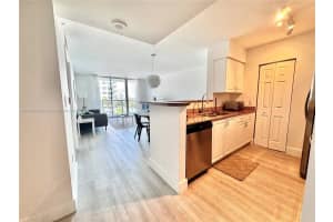 1155 Brickell Bay Dr 906, Miami