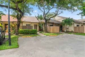 460 Ne 211th Ter, Miami