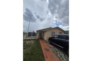 1695 W 6th Ave, Hialeah