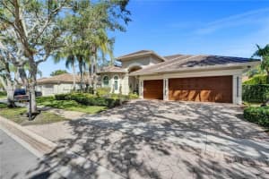 394 Mallard Ln, Weston