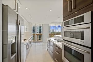 19355 Turnberry Way 9d, Aventura