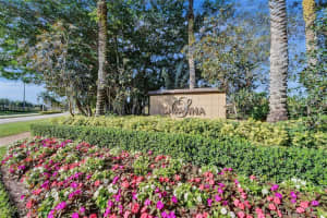 1100 Chinaberry Dr, Weston