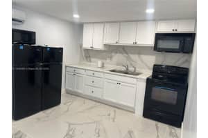 360 Ne 174th St 1, North Miami Beach
