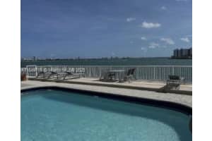 2016 Bay Dr 202, Miami Beach