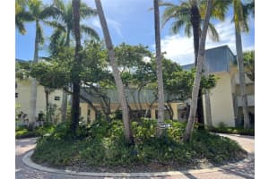 8950 Sw 69th Ct 312, Pinecrest