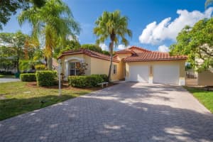 10530 Nw 52nd Ter, Doral