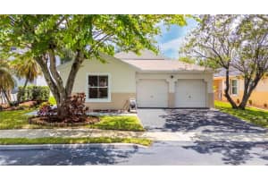 301 Nw 207th Ave, Pembroke Pines