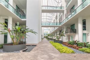 6000 Collins Ave 527, Miami Beach
