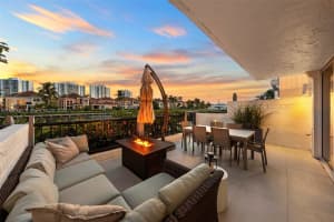 3754 Ne 209th Ter, Aventura