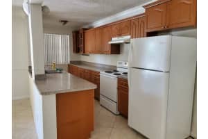1100 Ne 1st Ct 106, Hallandale Beach