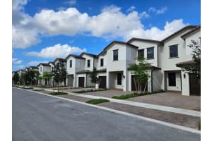 257 Sw 159th Way 257, Pembroke Pines