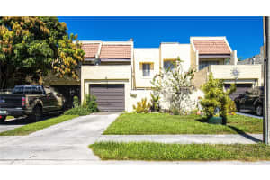 1733 Nw 56th Ave 13, Lauderhill