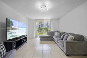655 Sw 111th Way 106, Pembroke Pines