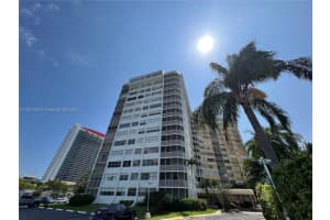 100 Golden Isles Dr 1401, Hallandale Beach