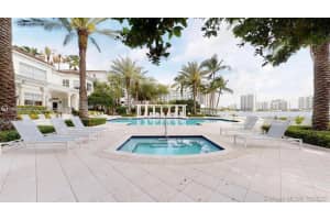 3215 Ne 184th St 14103, Aventura