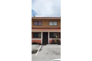 2710 W 60th Pl 204, Hialeah