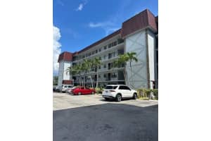 1325 W 68th St 318, Hialeah