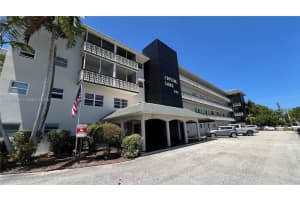 941 Crystal Lake 208, Deerfield Beach