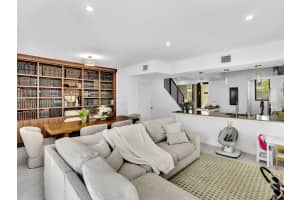 4110 N Oak Pl, Dania Beach