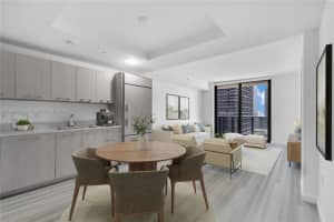 45 Sw 9th St 2204, Miami